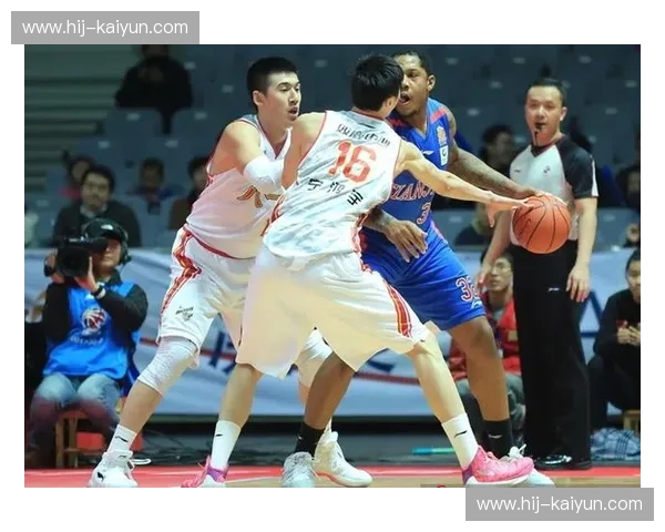 跨越太平洋的篮球幻梦:当京城铁军遇上达拉斯牛仔,谁才是球场上的主宰?